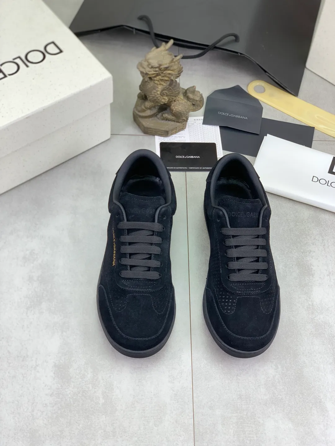 Men's shoes P500 💰 [New model] The latest hot model, top original quality, the official website is synchronized with "DOLCE&GABBANA [Dolce & Gabbana] ~ High Quality." The effect is low-cut casual DG men's shoes, loved by many celebrities, using high-end imported first-layer frosted calfskin with punched logo design + cowhide feet, simple and elegant, perfect interpretation of the latest inspiration for shoes, classic and fashionable integration, luxury dream, dominating fashion Suitable for drivers, light and comfortable to drive, light and breathable for outdoor travel, high-end quality, trustworthy, 3️⃣color🉑️choice! Code number: 38-46